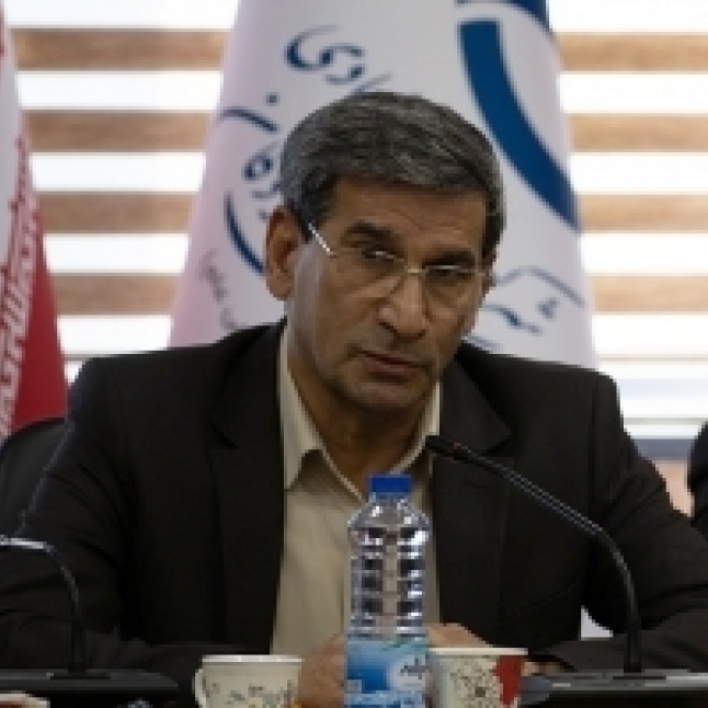دکتر عباسیانفر تاکید کرد: حداقل ۳۰ درصد تولیدات تا ۳ سال آینده باید در سبد صادراتی قرار گیرند