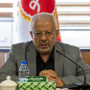 رئیس هیات مدیره هلدینگ اقتصادی و خودکفایی آزادگان: نگاه مدیرعامل به انتخاب مدیران از داخل گروه متمرکز است